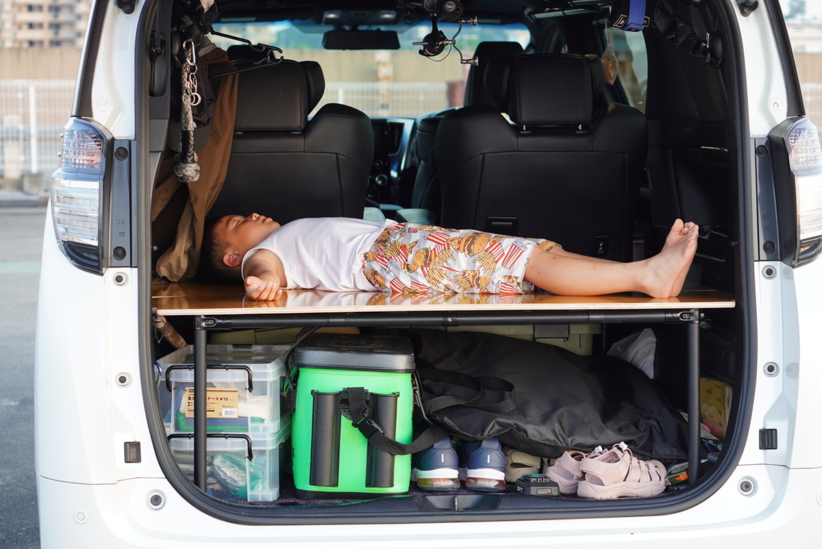 30ヴェルファイア】車中泊自作ベッド計画② サードシート外して広々と