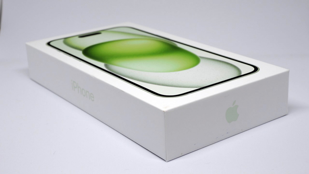 充電端子がUSB type CになったiPhone15 plus グリーンが届いたので