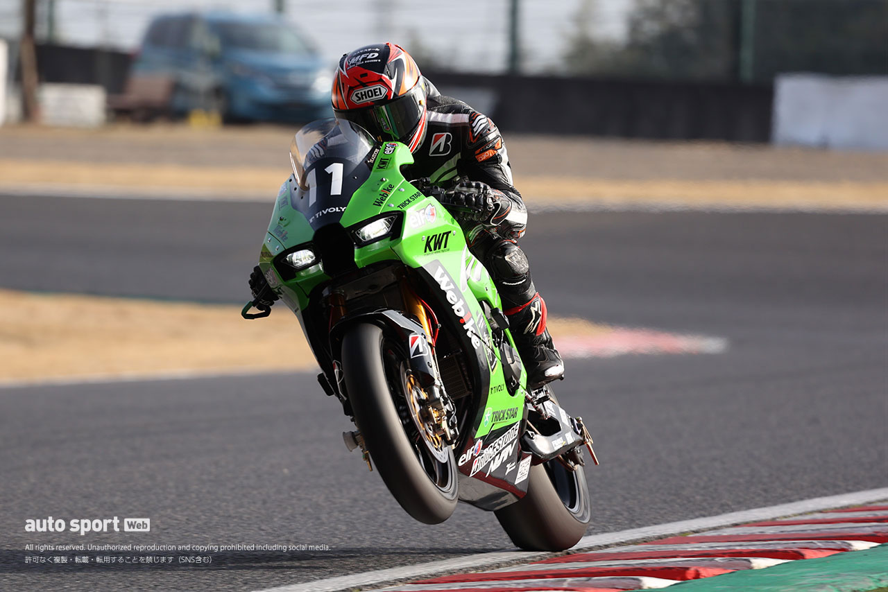 渡辺一樹がカワサキZX-10RRで初走行。Team Kawasaki Webike Trickstar