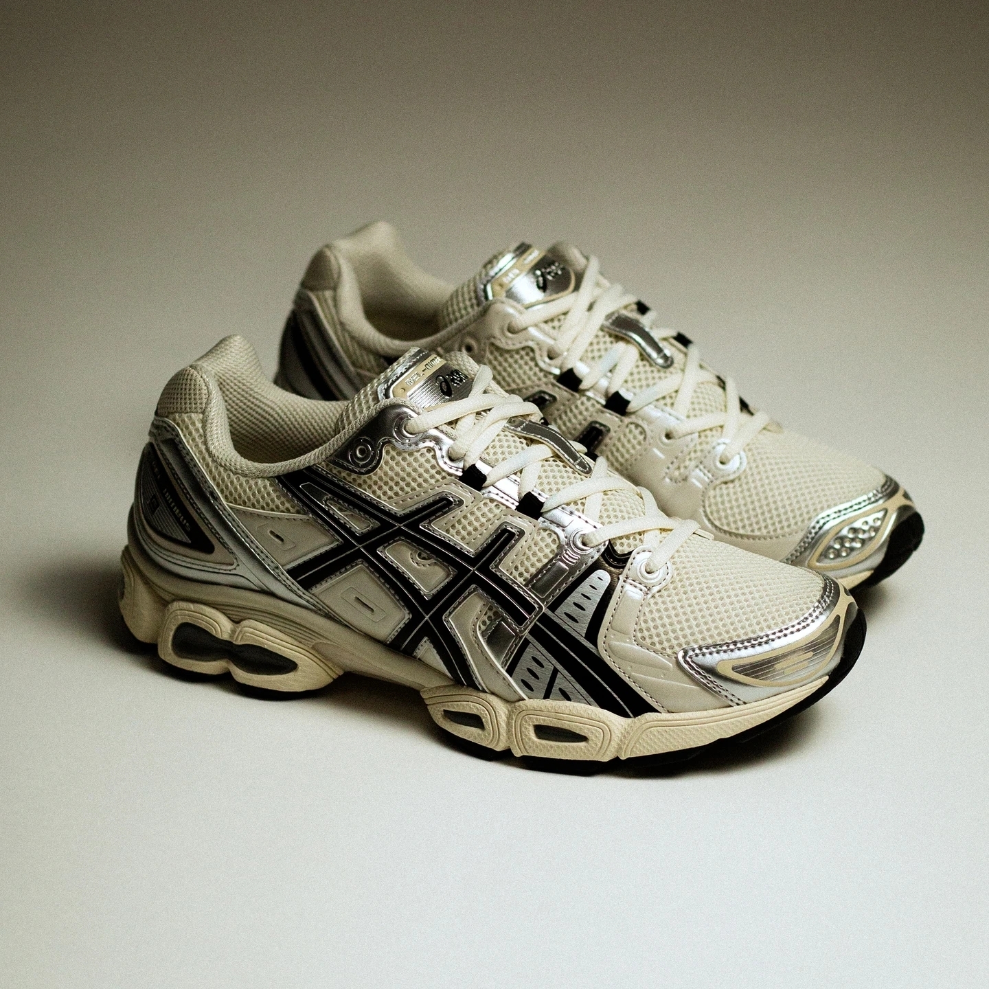 ☆ASICS☆GEL-NIMUBUS 9☆クリーム/ブラック☆ (asics/スニーカー