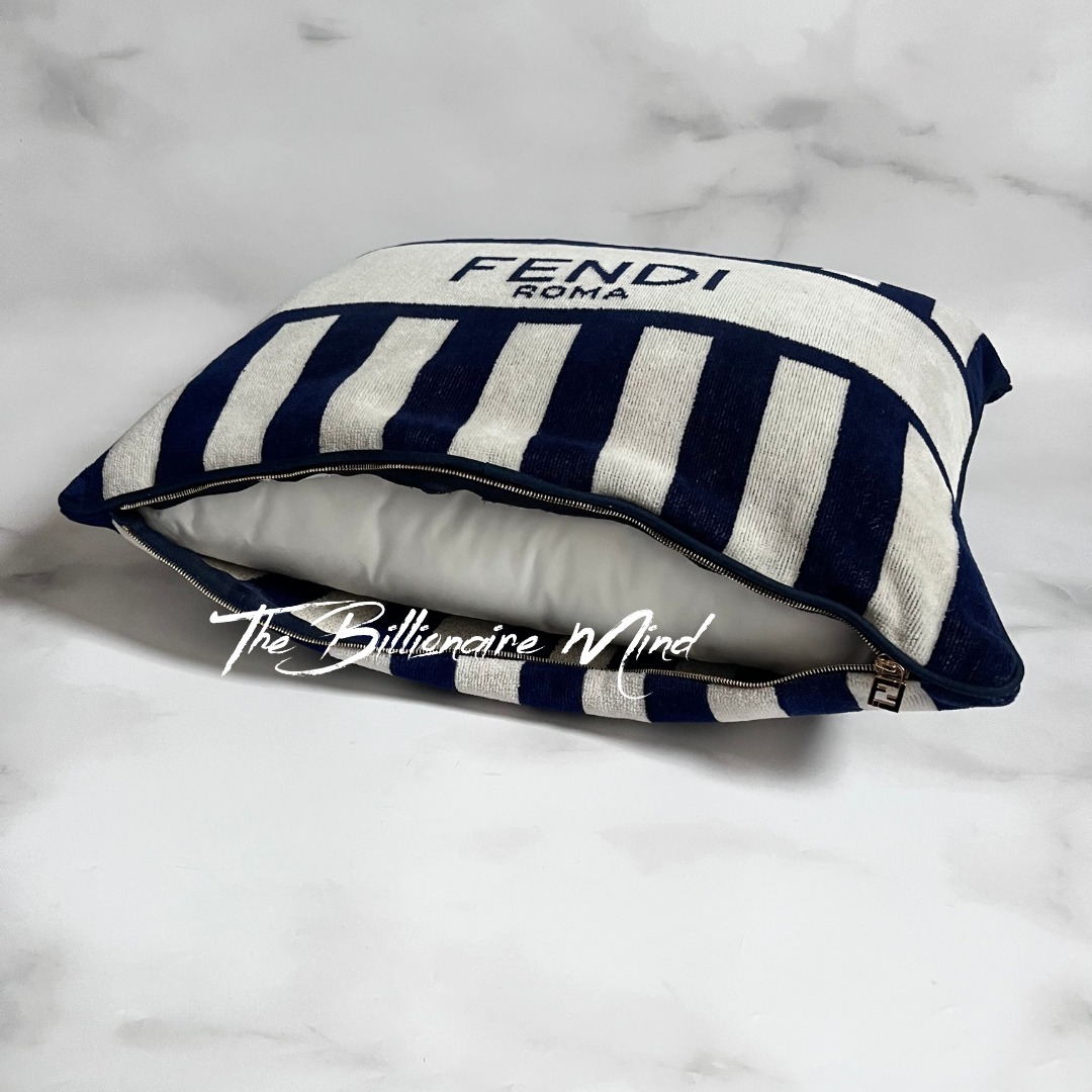 青汁王子｜三崎優太さんご愛用》 FENDI フェンディ クッション (FENDI