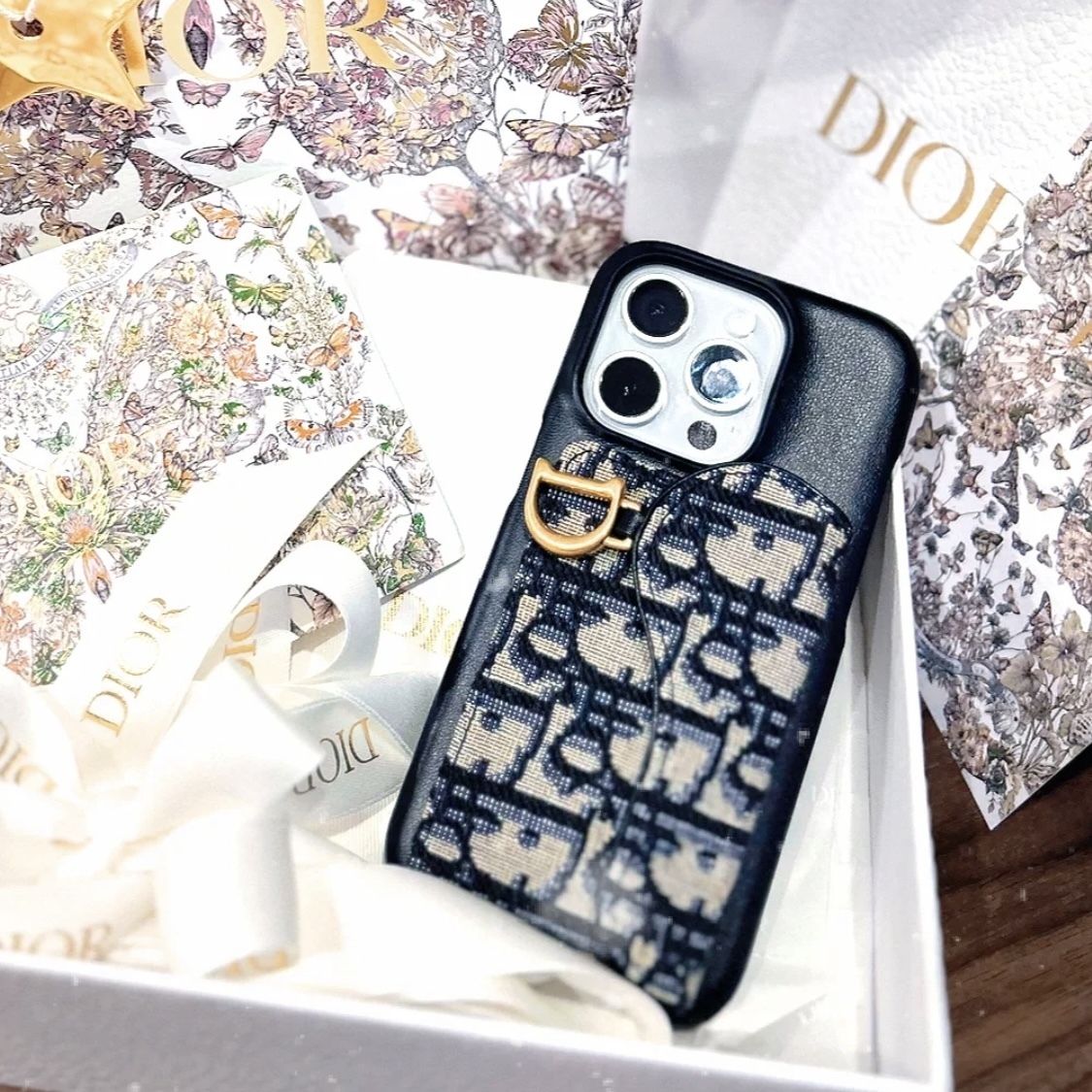 カードスロット付き】Dior iPhoneケース 15 Pro (Dior/iPhone