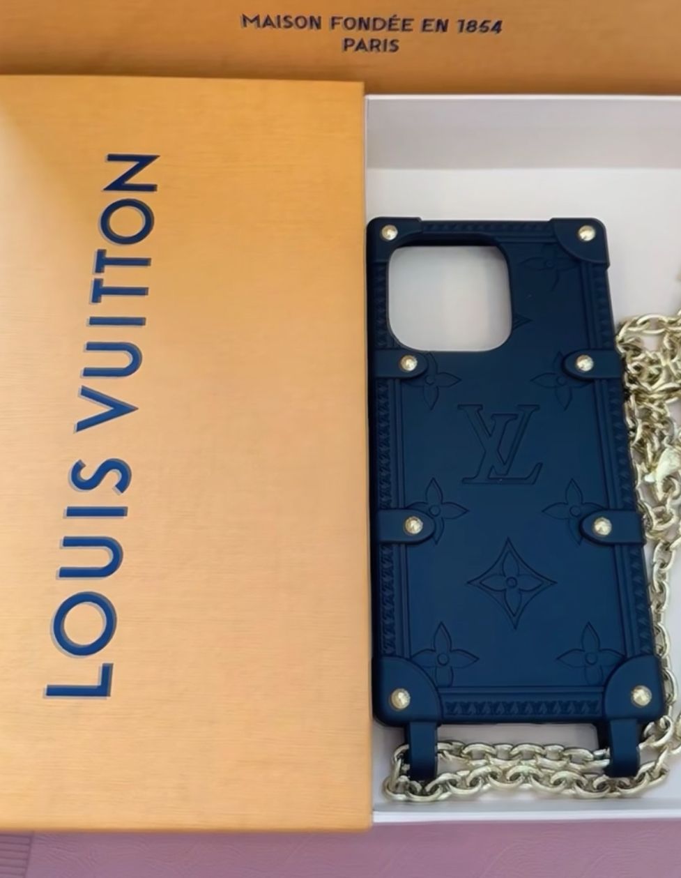 ルイヴィトン】リ・トランク IPHONE 14 PRO ケース直営 (Louis Vuitton