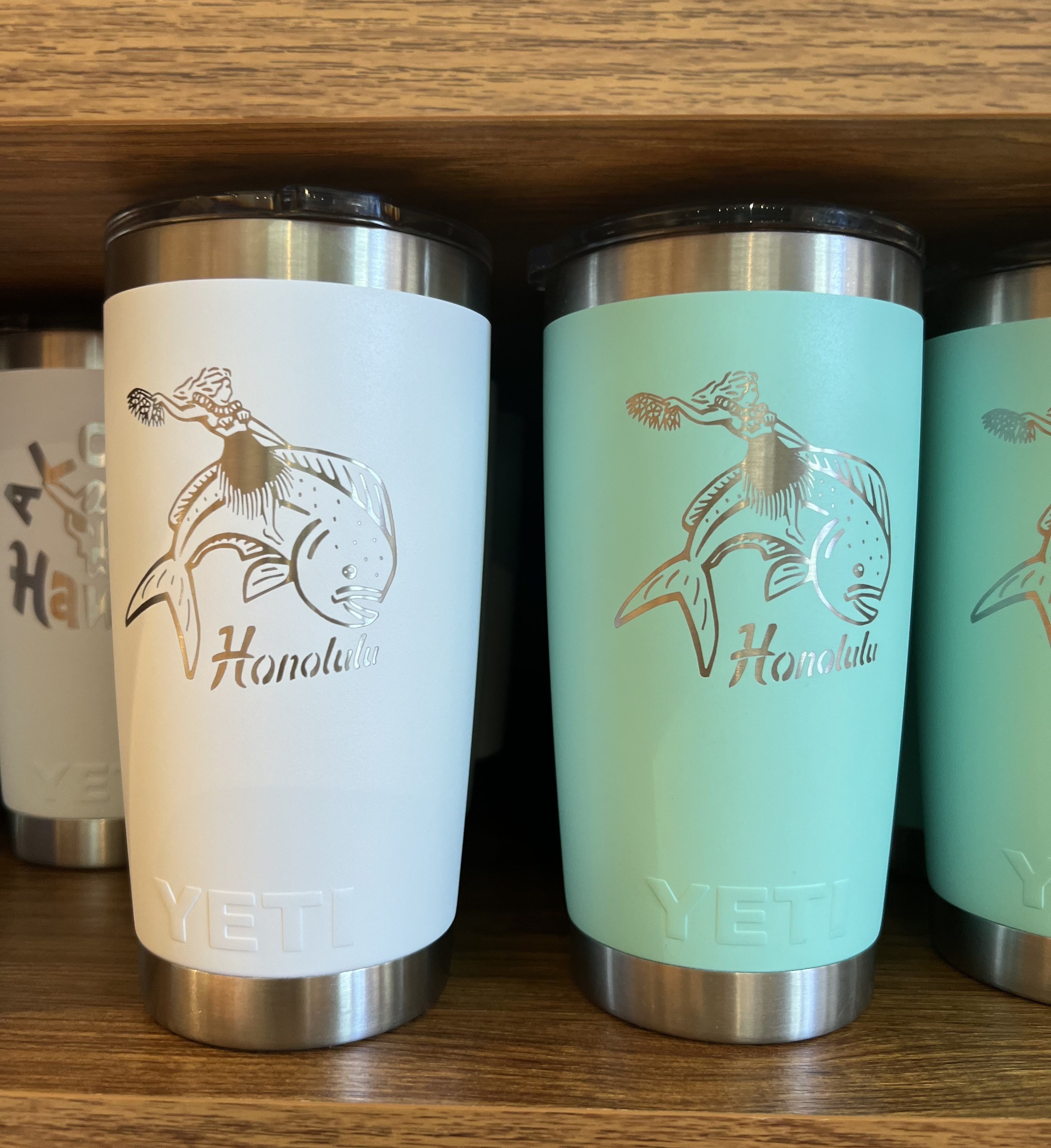 YETI ハワイ限定☆ステンレス製タンブラー 魚とフラガール 591ml (YETI