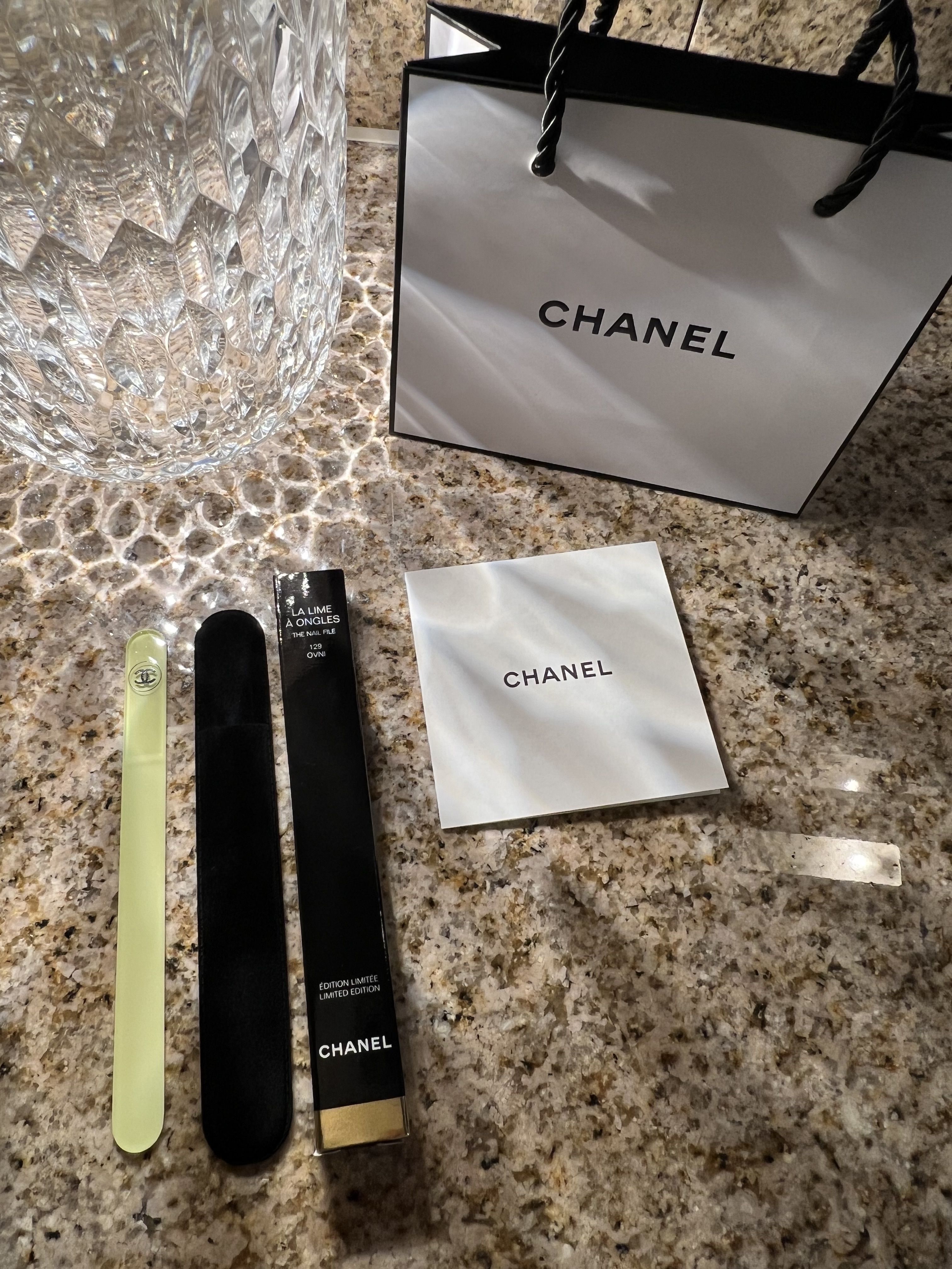 福袋 豪華3品 シャネルCHANEL ロゴ入ポーチ ネイルファイル 香水