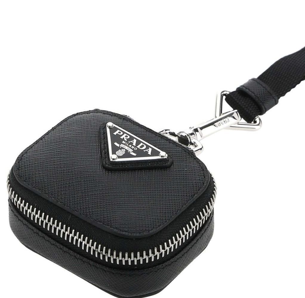 送料関税込】PRADA ブラック レザー Air Podsケース (PRADA/テック