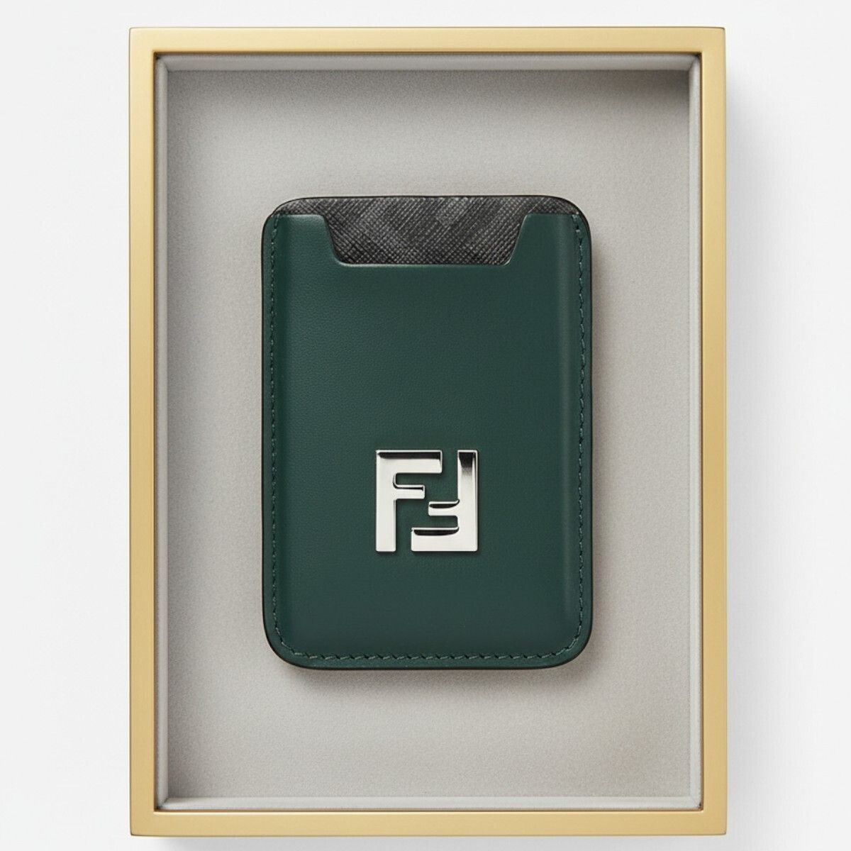FENDI】フェンディ FFスクエア MagSafe カードケース (FENDI/カード