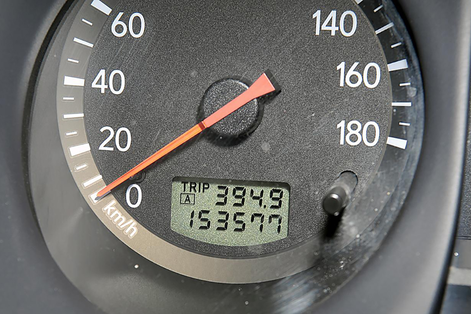 クルマの「オドメーター」と「トリップメーター」の違いとは