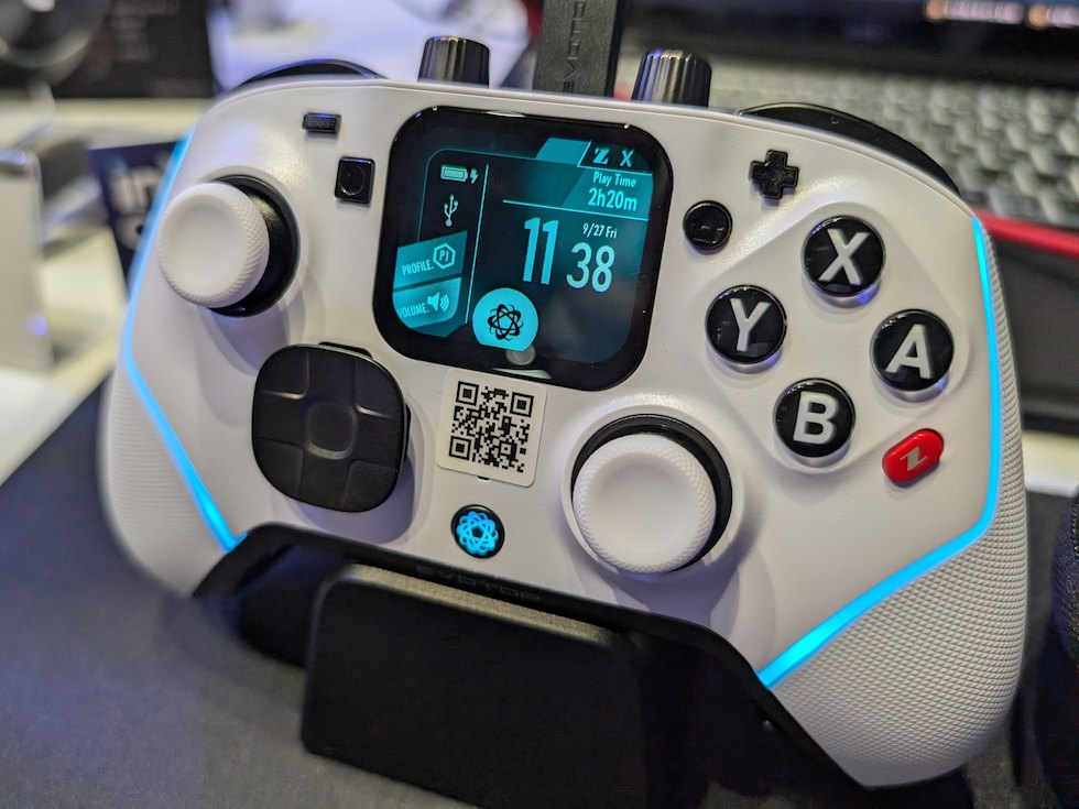 X68000 Zで話題の瑞起、高性能ゲームパッド「EVOTOP」を発表【TGS2024