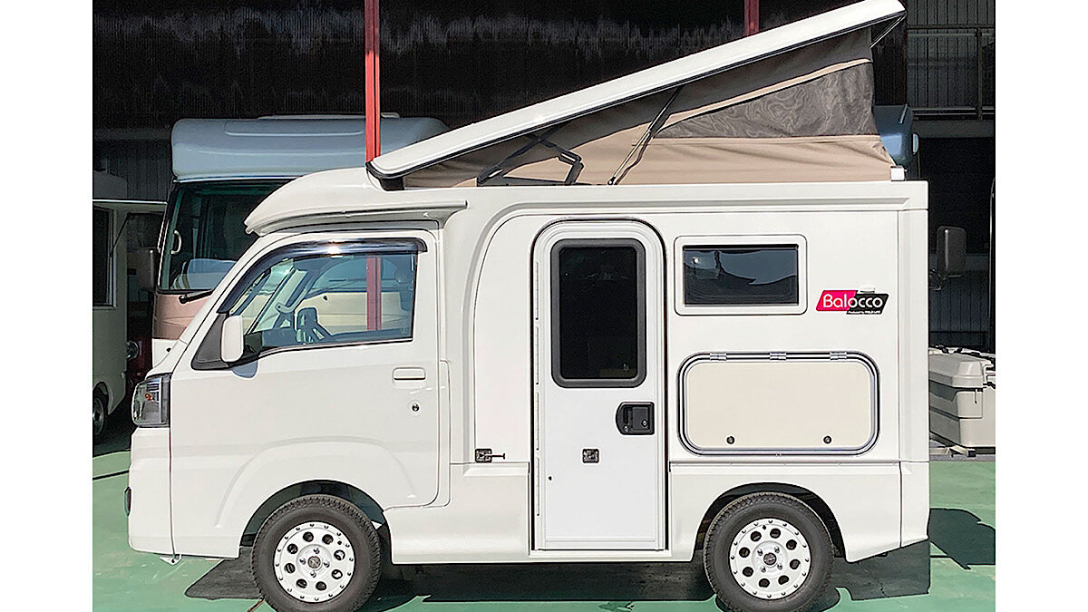 軽キャンピングカーで生活できる装備！ ソーラーパネル、断熱パネルも