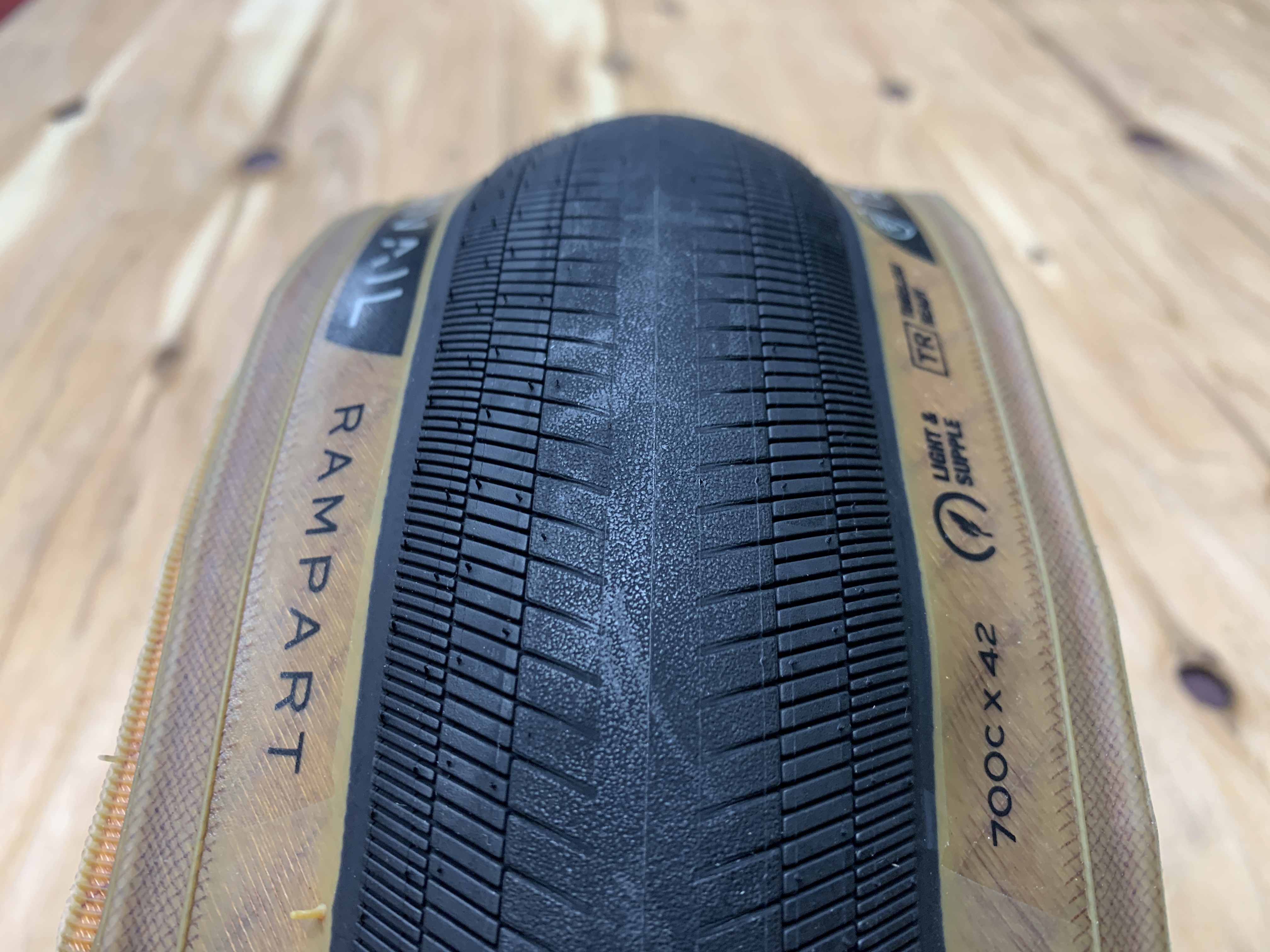 Teravail テラベイル / RAMPART ランパート 700×42c L&S Tan | Snatch