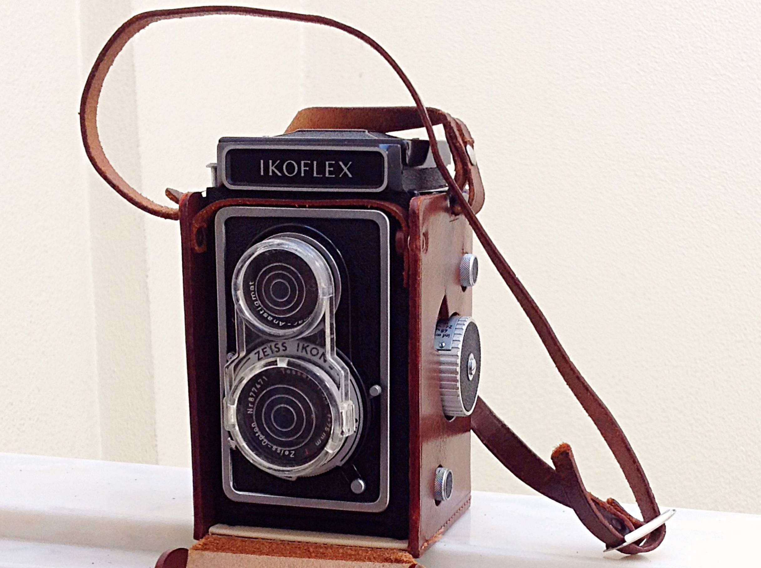 Lomopedia: Zeiss Ikon Ikoflex · Lomography