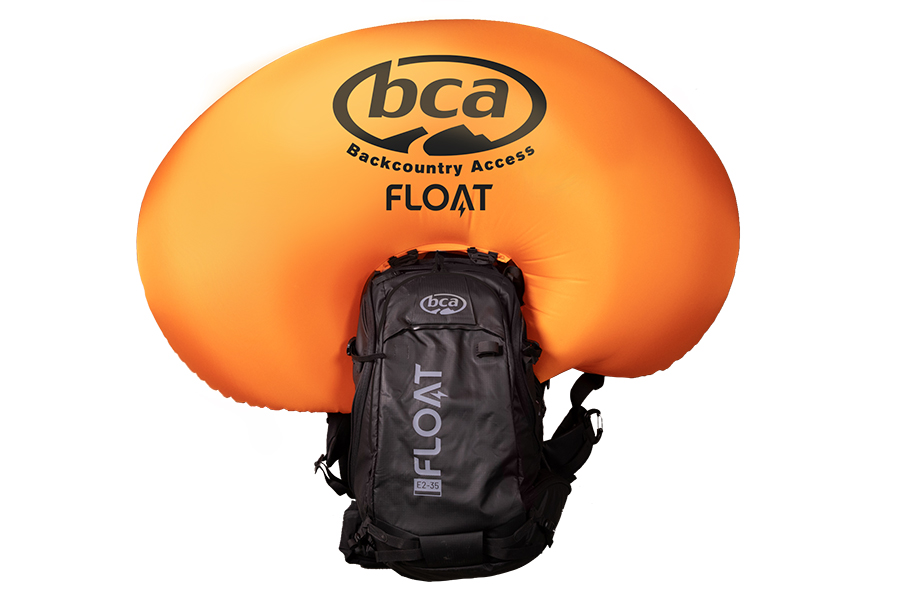 低温下でもすばやく作動 バッテリー式アバランチエアバッグ「BCA