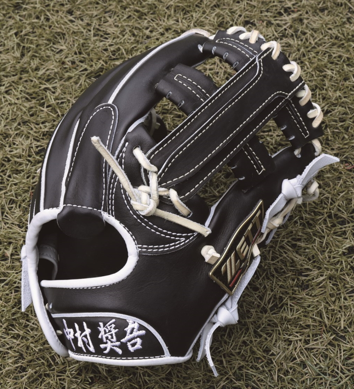 ロッテ・中村奨吾 ゼットのグラブ “使い続ける”を念頭にすべての部位を