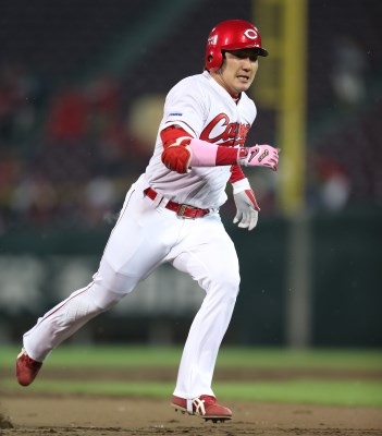 赤ヘル打線をけん引する新背番号9 丸佳浩 | 野球コラム - 週刊ベース