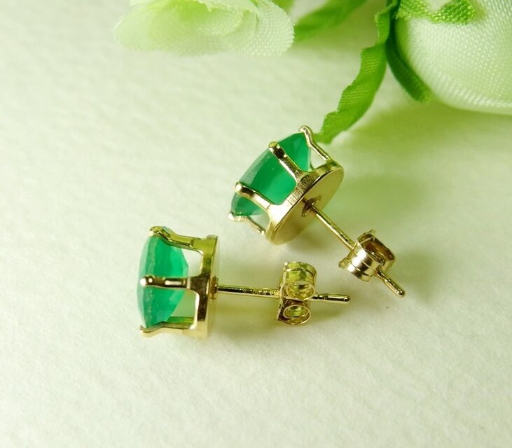 P212*宝石質グリーンオニキスAAA（ファセットカット）☆6本爪ピアス