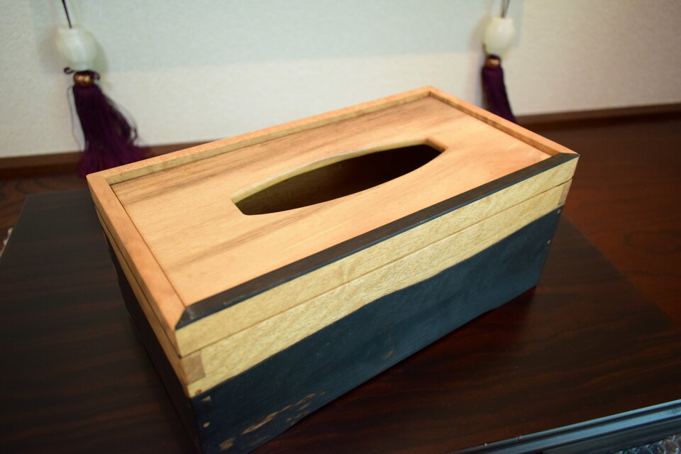 銘木の黒柿 ティッシュケース 一点物 | iichi 日々の暮らしを心地よく