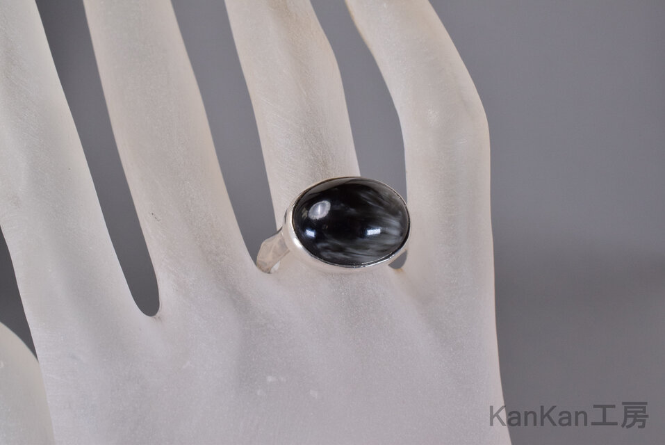 ビクトリアストーンのリング (黒色) | iichi 日々の暮らしを心地よく