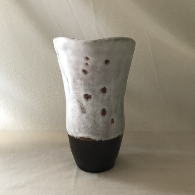 花器 赤土に唐津釉 | iichi 日々の暮らしを心地よくするハンドメイドや