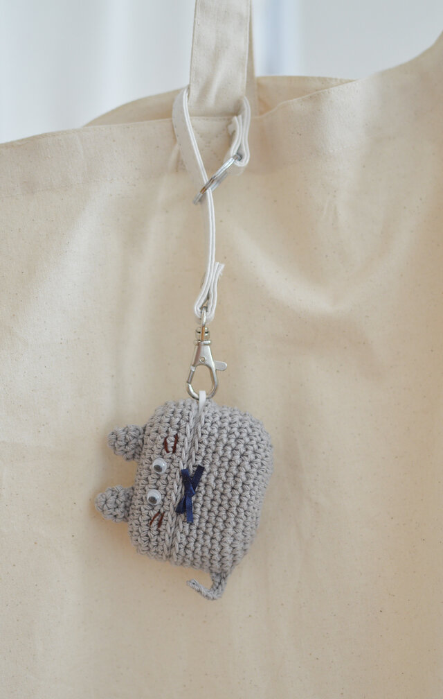 グレーのネコくん AirPods Proケース｜あみぐるみ シリコンケース付