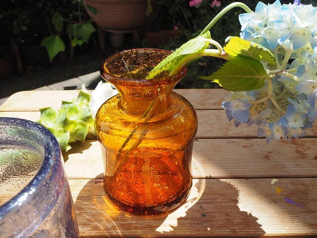 エリック・ホグラン／琥珀色のフラワーベース／アンバー／花瓶／ガラス