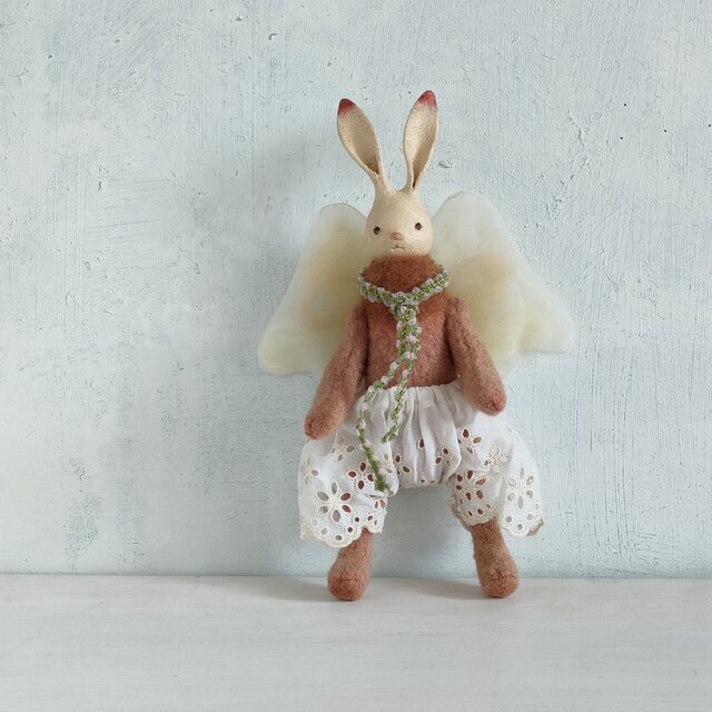 うさぎ apricot ｜ とりの時間 opt.壁掛け紐 | iichi 日々の暮らしを