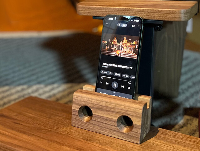 優しい音楽を奏でる不思議なスマホスピーカースタンド 木製