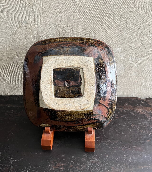 民藝 益子焼き 鉄釉赤絵四方皿 高内秀剛 yk249 | iichi 日々の暮らしを