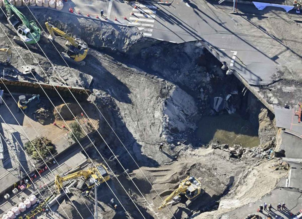 主張】埼玉の道路陥没 老朽インフラの対策急げ | JAPAN Forward