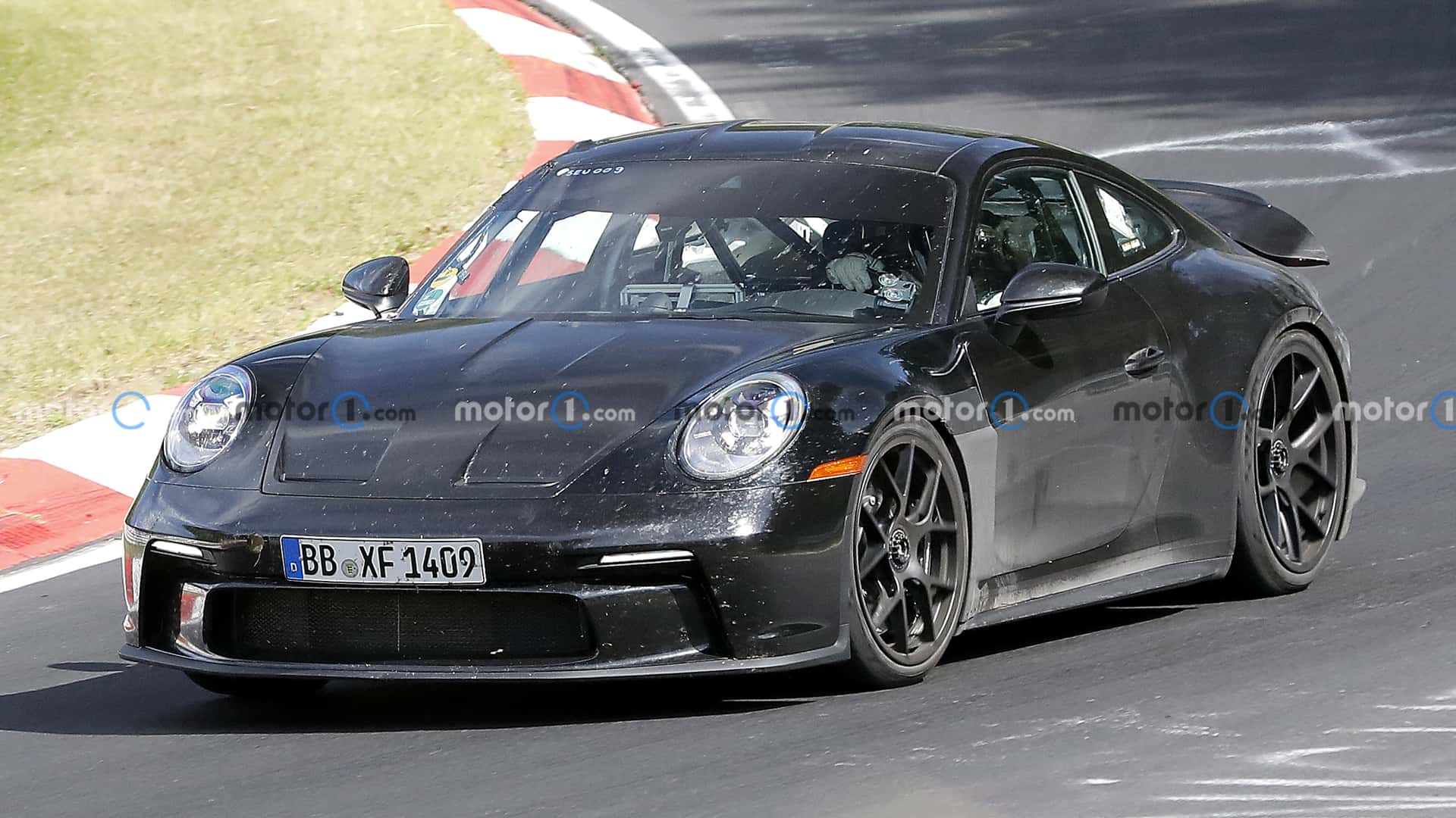Yeni Porsche 911 ST'nin casus fotoğrafları geldi