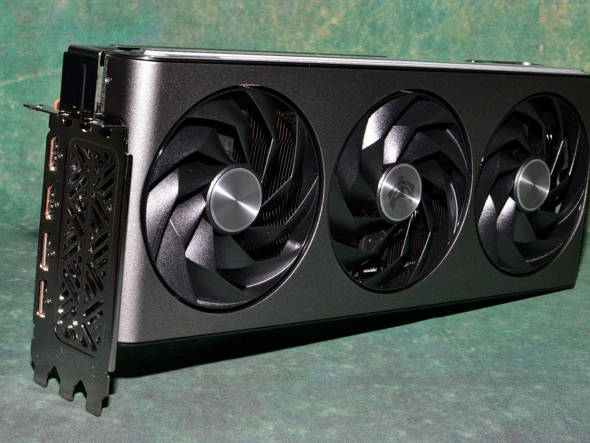 Sapphire RX 7800 XT Nitro+ Review: Big and Quiet | Tom's Hardware