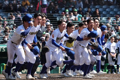 センバツ高校野球 中央学院、初の8強 総力戦で猛追振り切る ／千葉