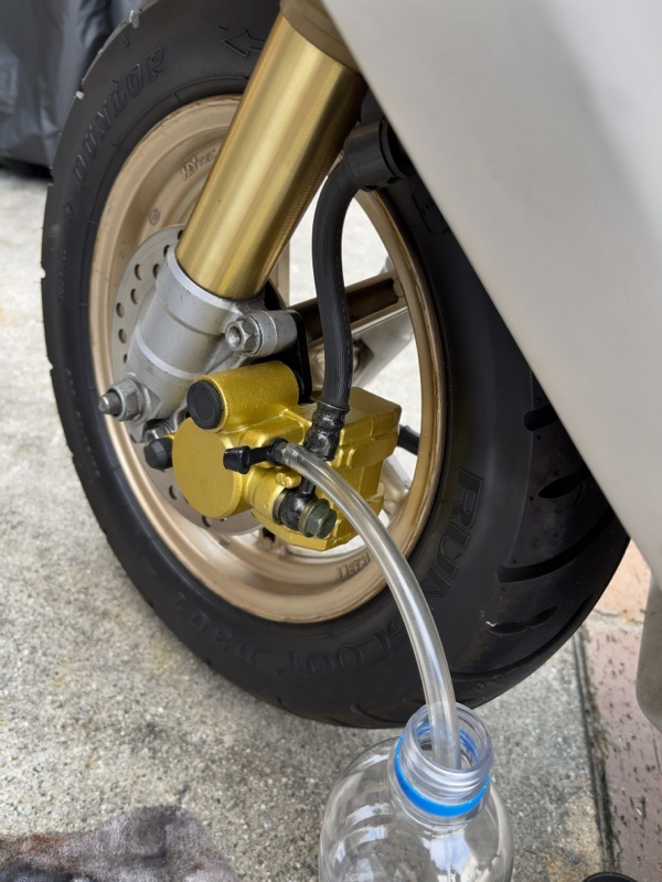 ブレーキキャリパー交換☆（ホンダ ライブディオZX）by ヴェル翔星