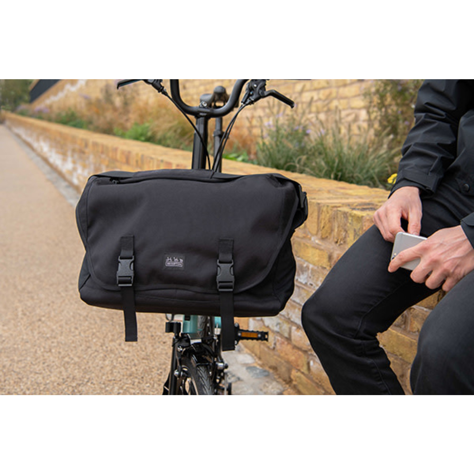 Brompton Metro L Messenger Bag includes cover and frame Black