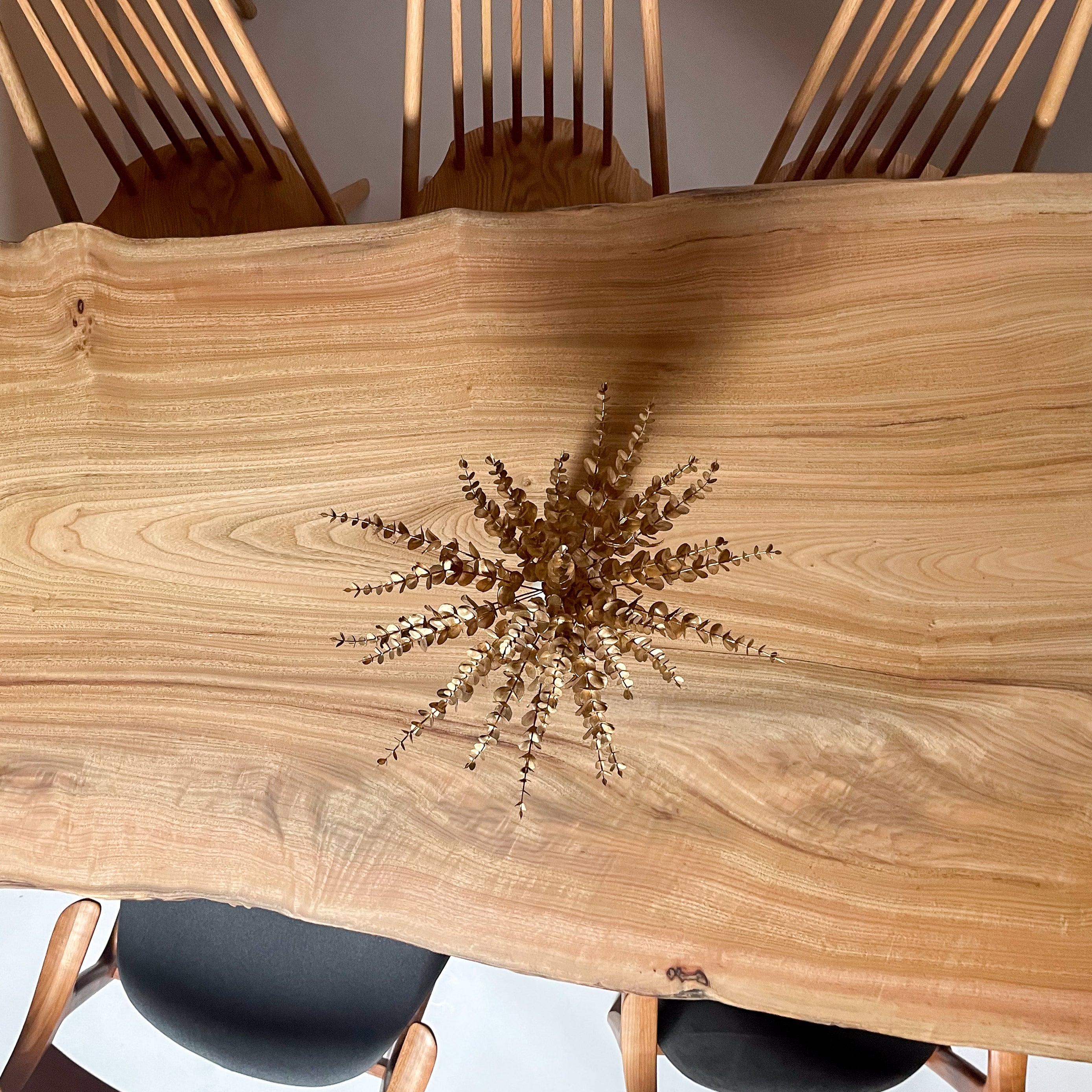 No.1807 楠一枚板 木肌が誘う静謐なひととき – 【公式】鬼童銘木