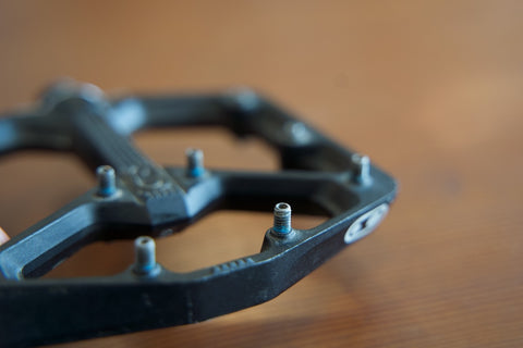 オールラウンドに使えるフラットペダル【Crankbrothers Stamp 7