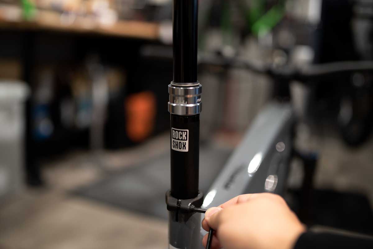 ROCKSHOX Reverb AXS(ロックショックス リバーブAXS)ワイヤレス電動