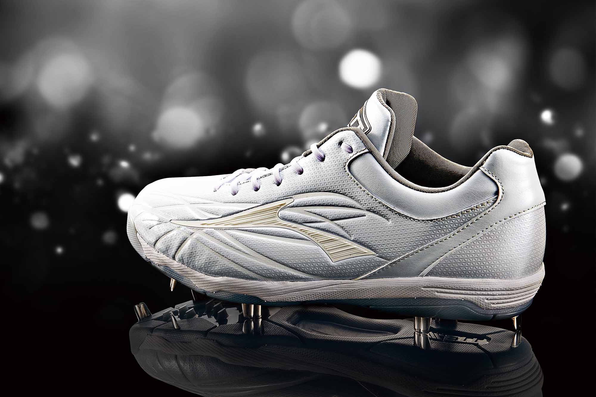 フルミッドパワーゆえのブレない安定感と快適なクッション性！ 埋込み