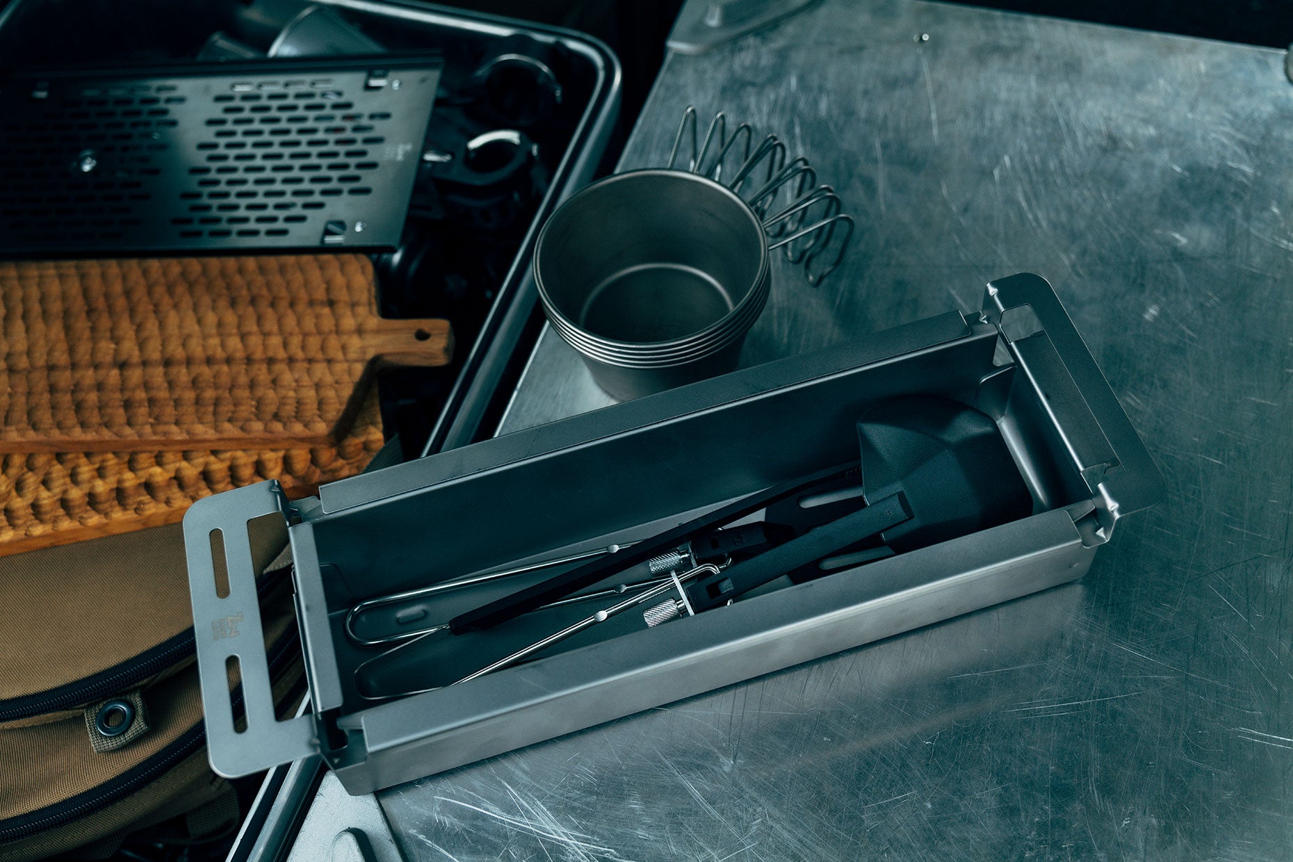 TOAD TABLE SLIDE BOX | PRODUCTS | ZANE ARTS