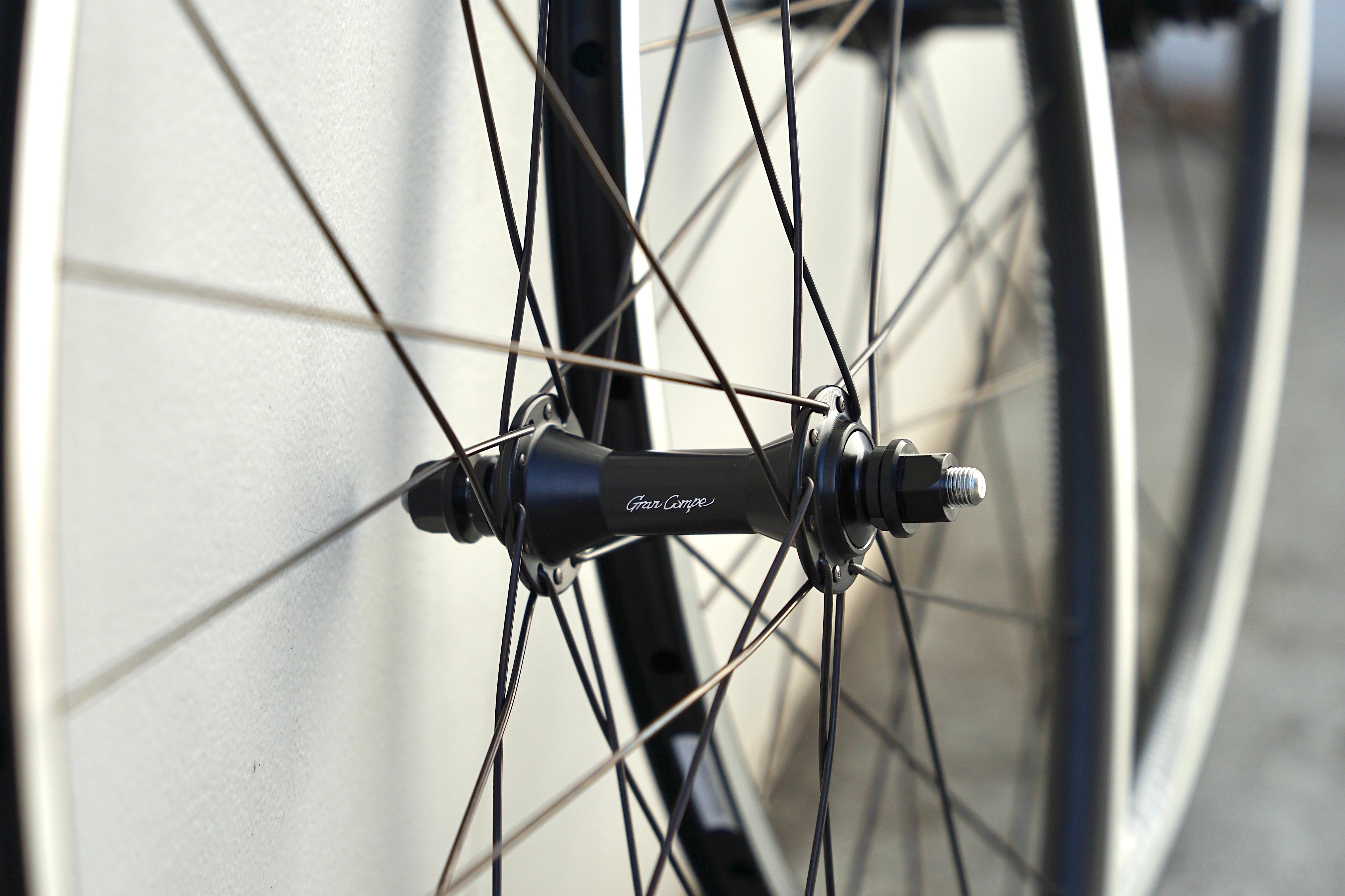 ウチのメカニック達が手組ホイールを沢山用意してくれました | ブロー