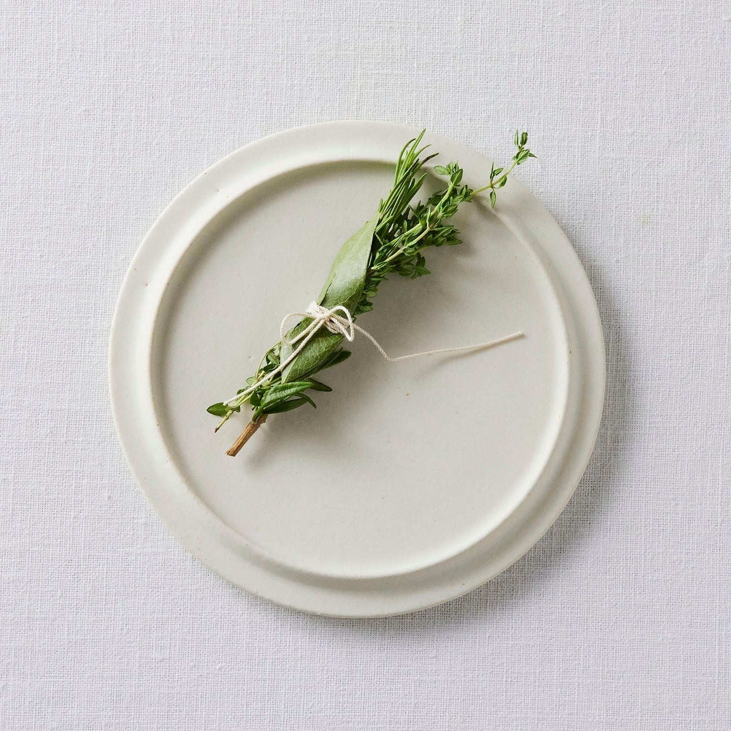 今までの“お皿”の概念を覆す。船串篤司「プレート」 – 煎茶堂東京