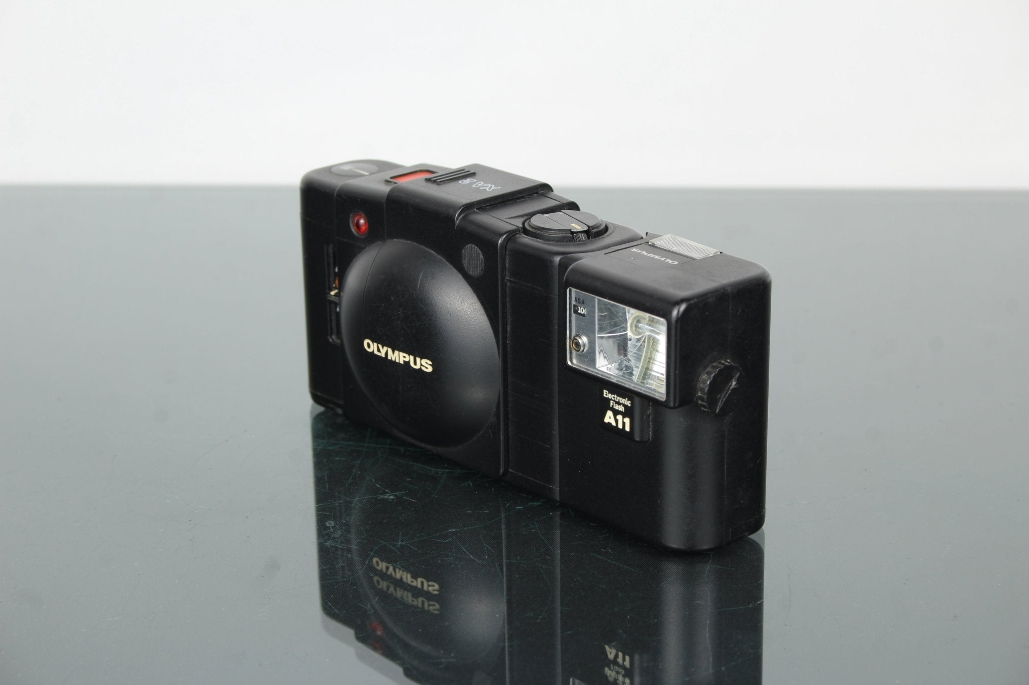 Olympus XA 2 + A11 Flash: A Compact 35mm Classic Reborn – Dutch|Thrift