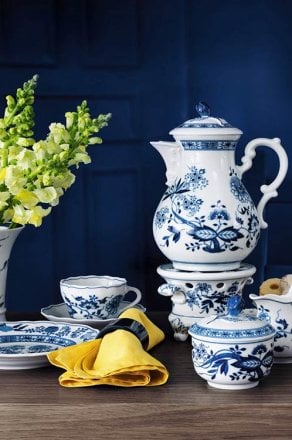 フッチェンロイター｜マイセンから正式にブルーオニオン柄を譲り受けた