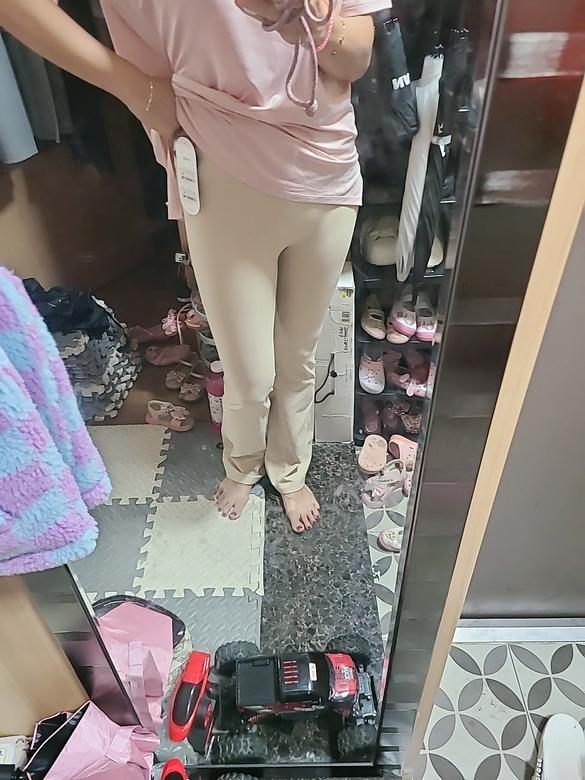 Airywin シャロン フレアレギンス (ブラック) | andar JAPAN