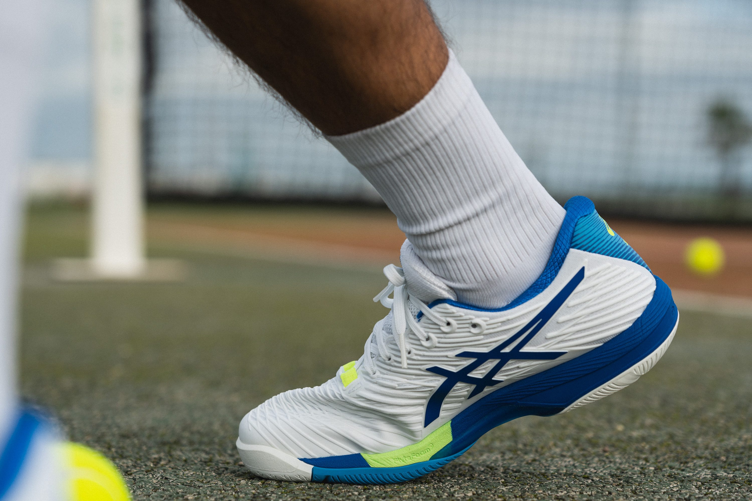 Cut in half: ASICS Solution Speed FF 2 Review | RunRepeat