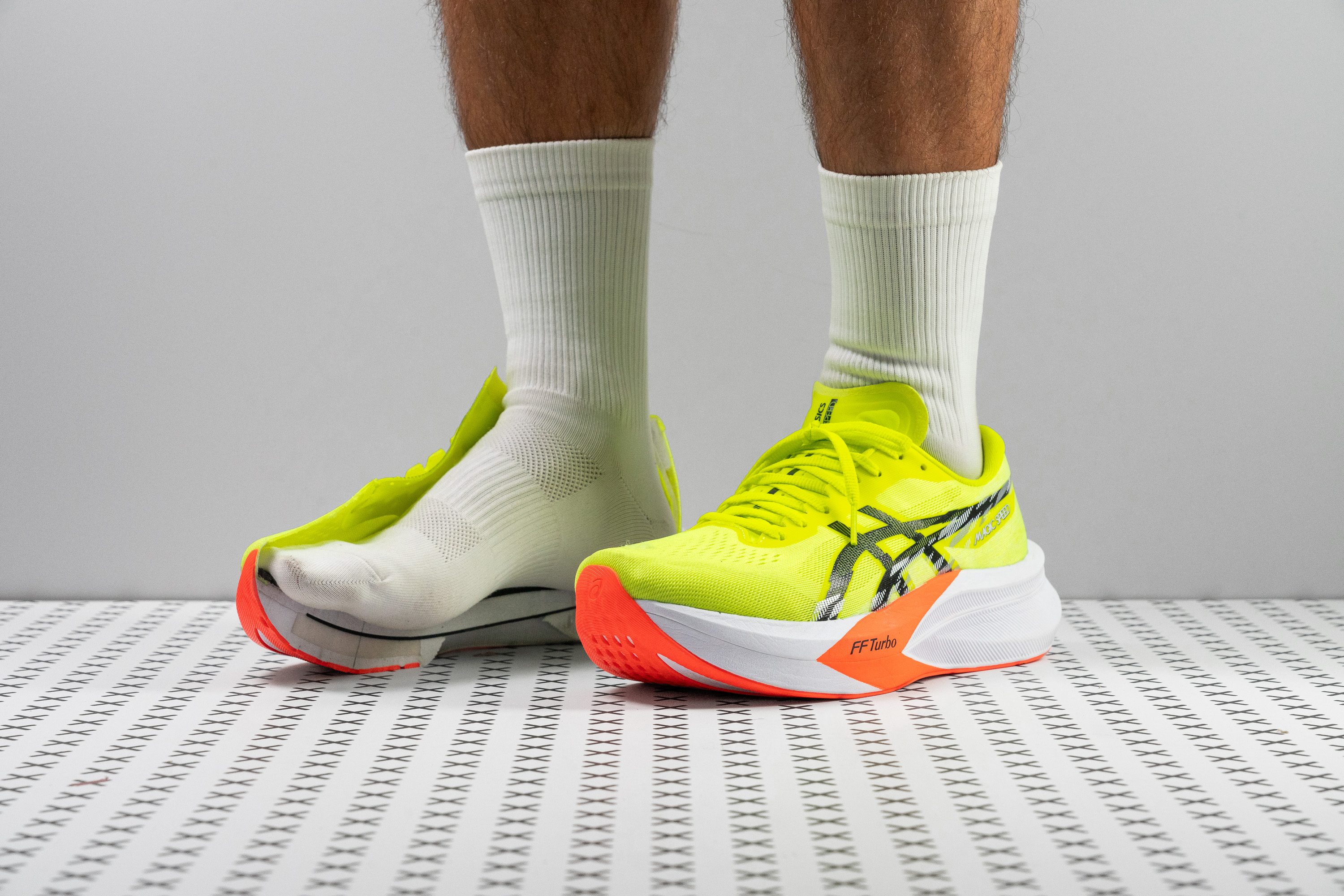 Cut in half: ASICS Magic Speed 4 Review | RunRepeat