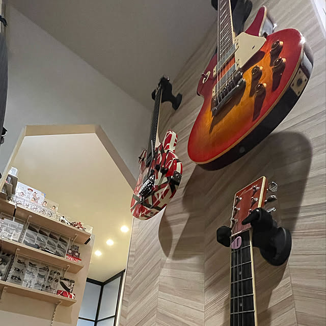 フィギュア ギターのおしゃれなアレンジ・飾り方のインテリア実例