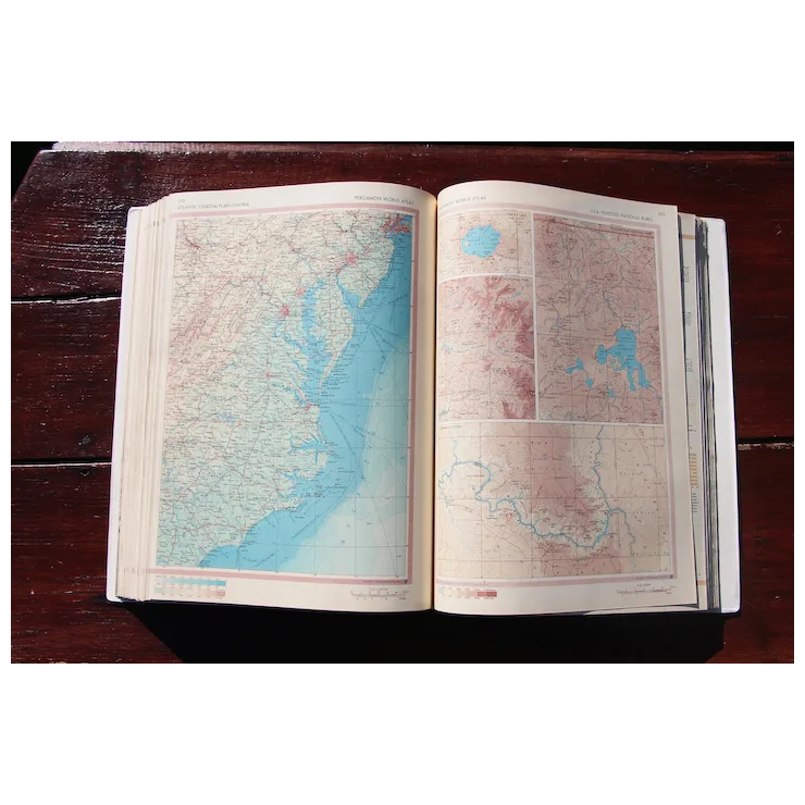 Pergamon World Atlas. Pergamon Press. Oxford, London, New York