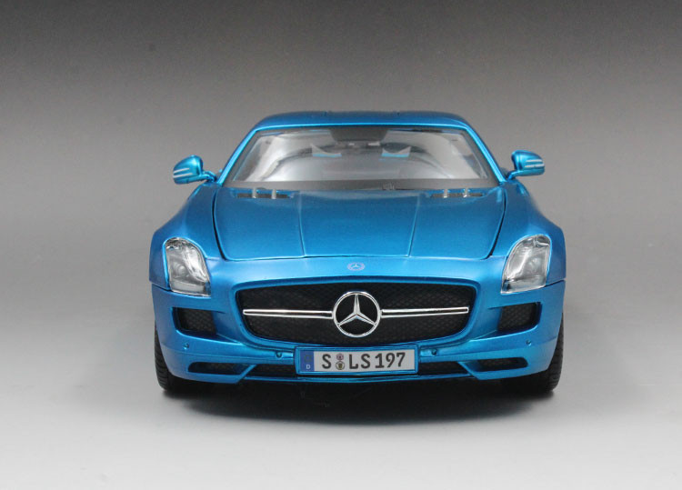1/18 Maisto Mercedes-Benz Mercedes SLS AMG (Metallic Matte Blue