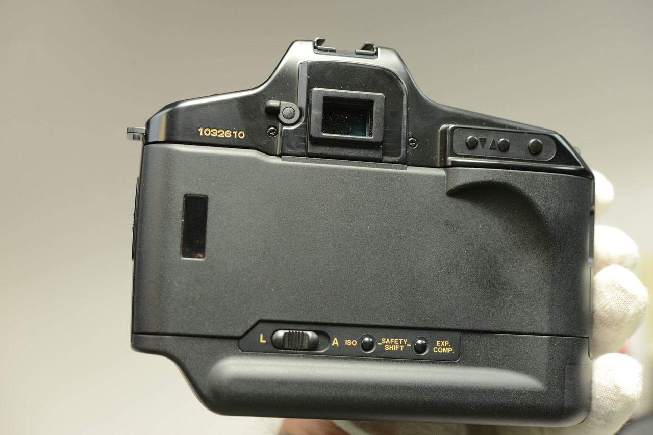 Canon T90 w/ FD 35-70mm f/3.5-4.5 w/T90 case w/ canon 188A